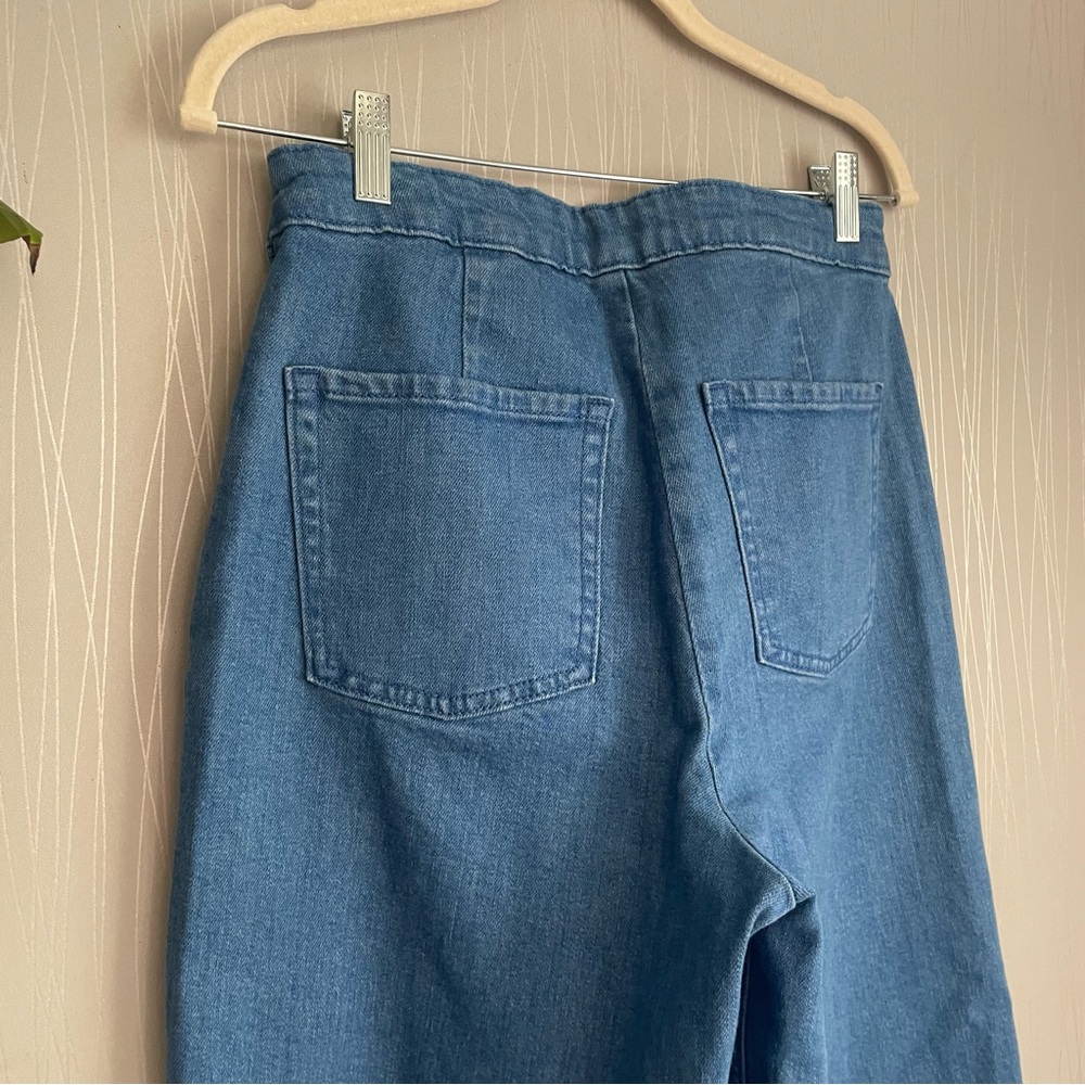 Old Navy Denim Button-Accent Wide Leg Jeans - Picture 9 of 10